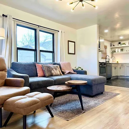 Campus Cottage Kng Bed! Walk To Uco And Downtown